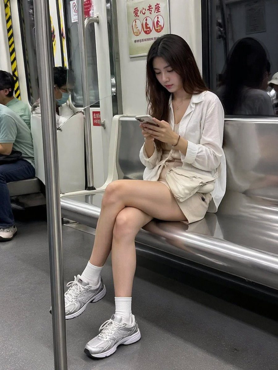 Subway candid phone portrait: GPT Image 2 prompt