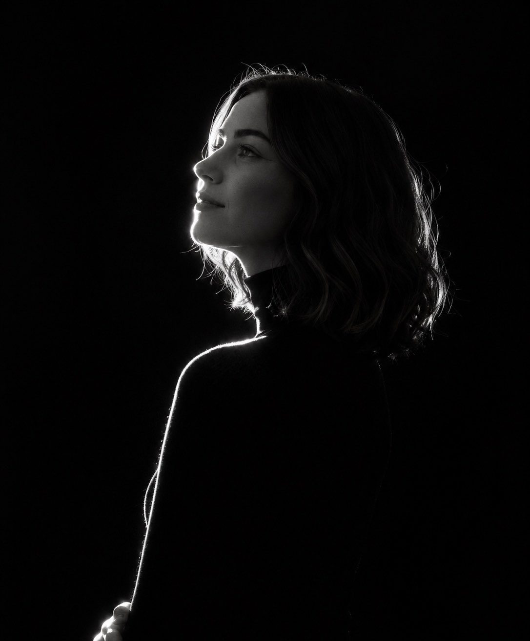 Monochrome rim light portrait: GPT Image 2 prompt