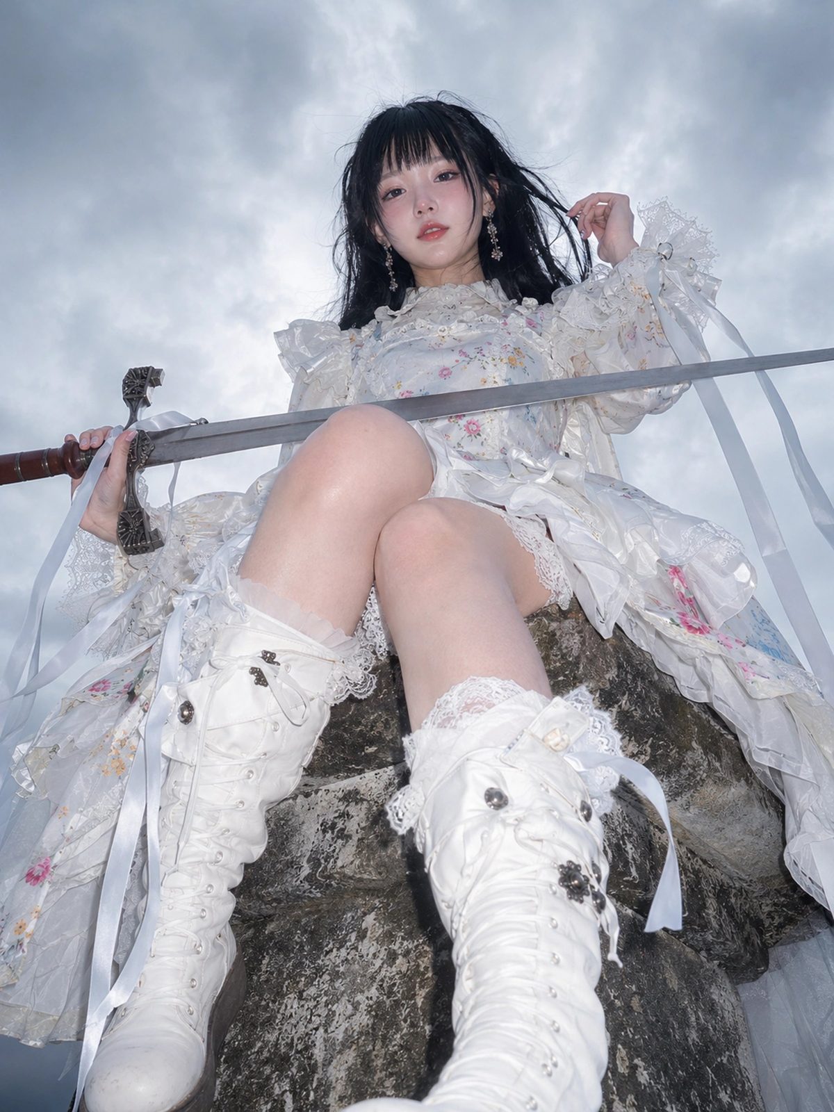Fantasy knight low-angle portrait: GPT Image 2 prompt