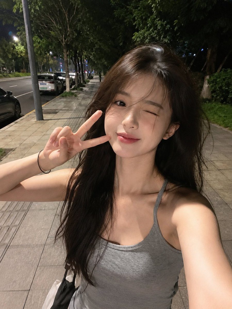 Night smartphone selfie portrait: GPT Image 2 prompt