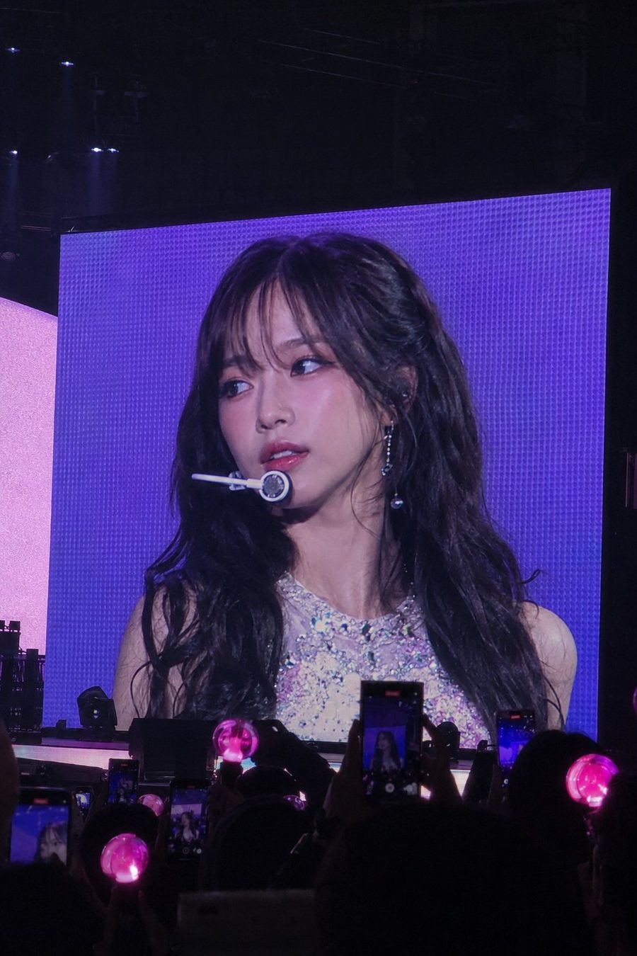 Turn yourself into K-pop concert jumbotron idol: Bonsai Image sample
